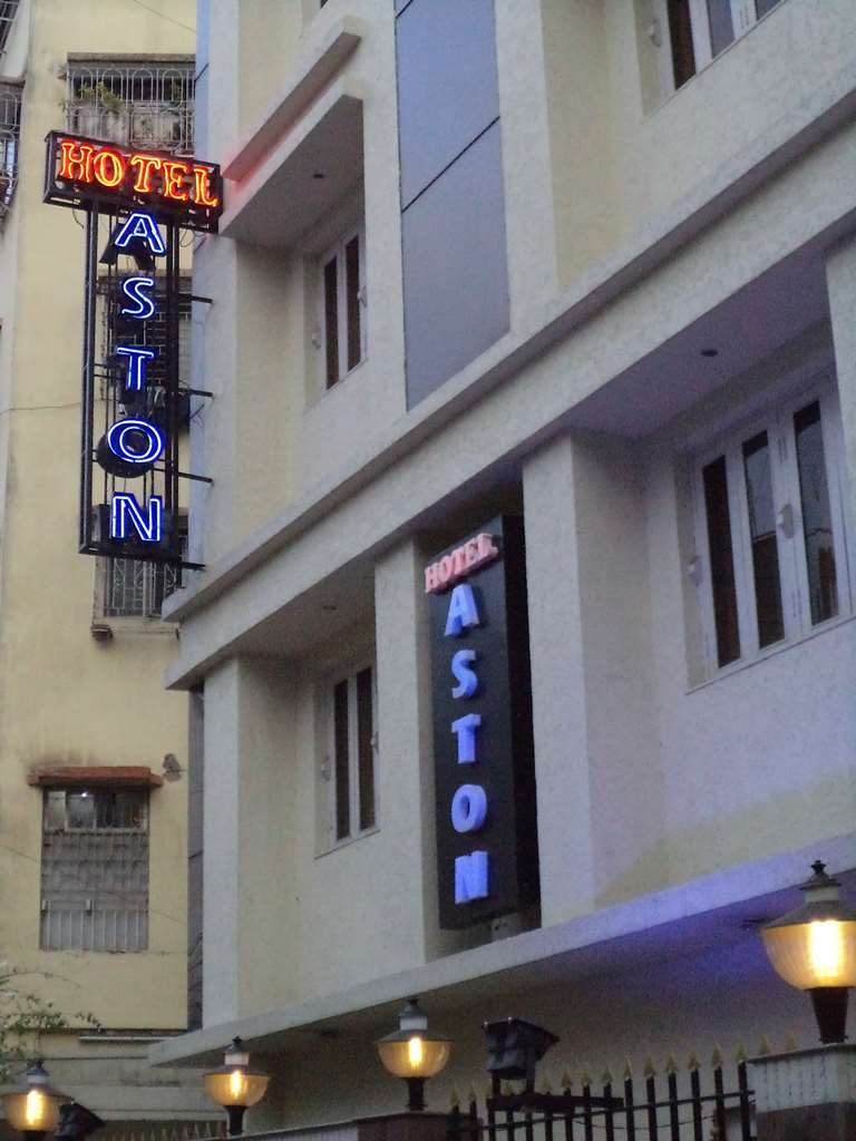 Hotel Aston Kolkata Exterior photo